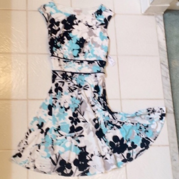 Dress Barn Dresses & Skirts - Sleeveless dress NWT size 14